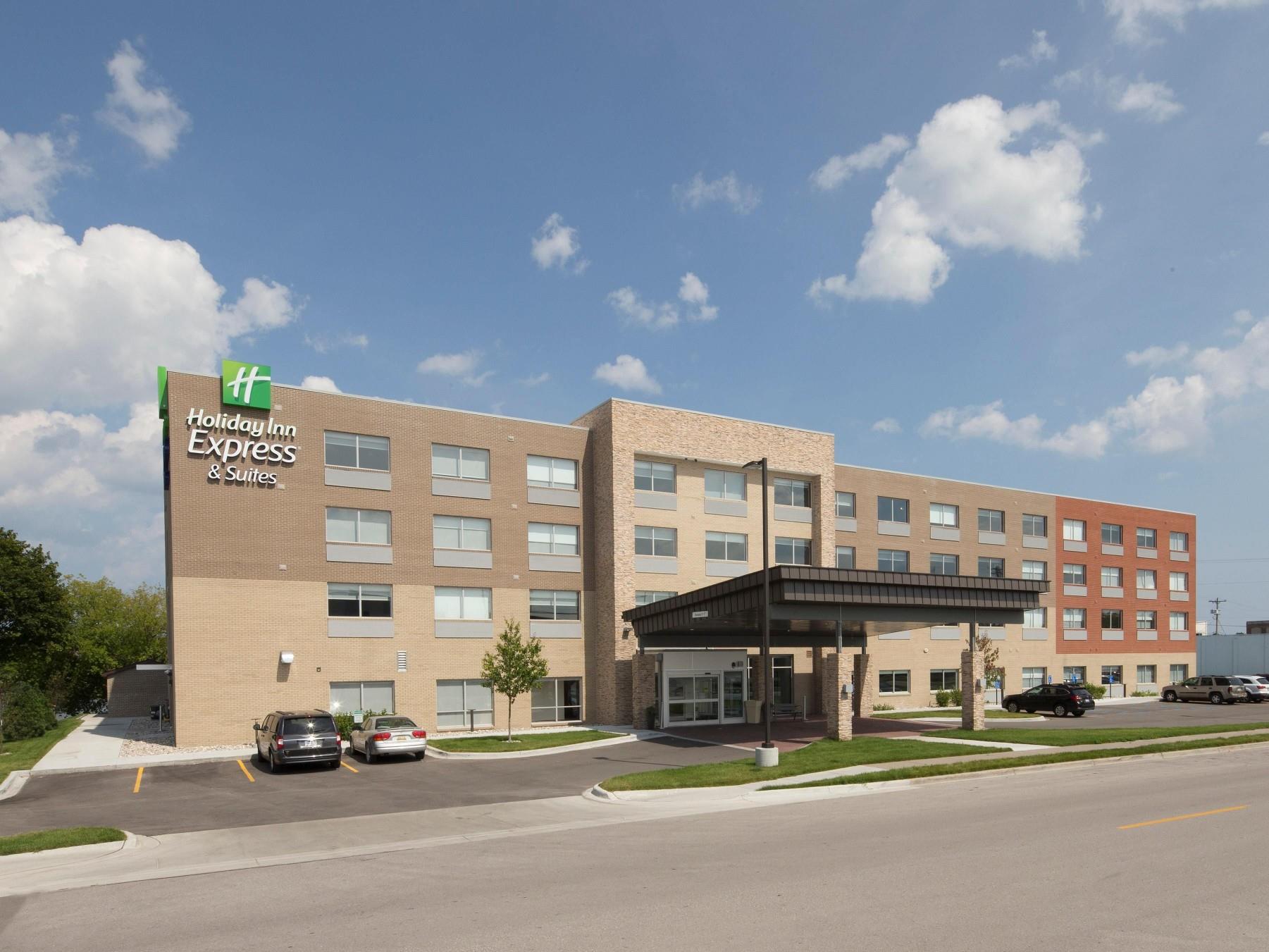 Holiday Inn Express & Suites Kalamazoo West in Kalamazoo, MI